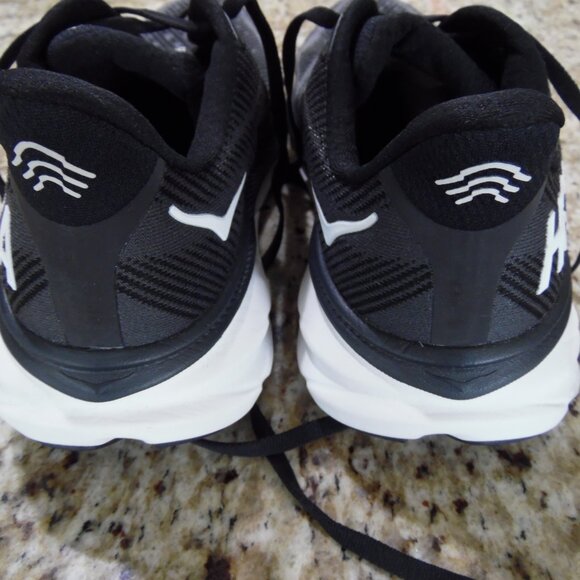 HOKA CLIFTON 9 mens size 8D main image 5